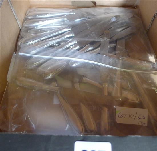 12 plated table and 12 dessert knives